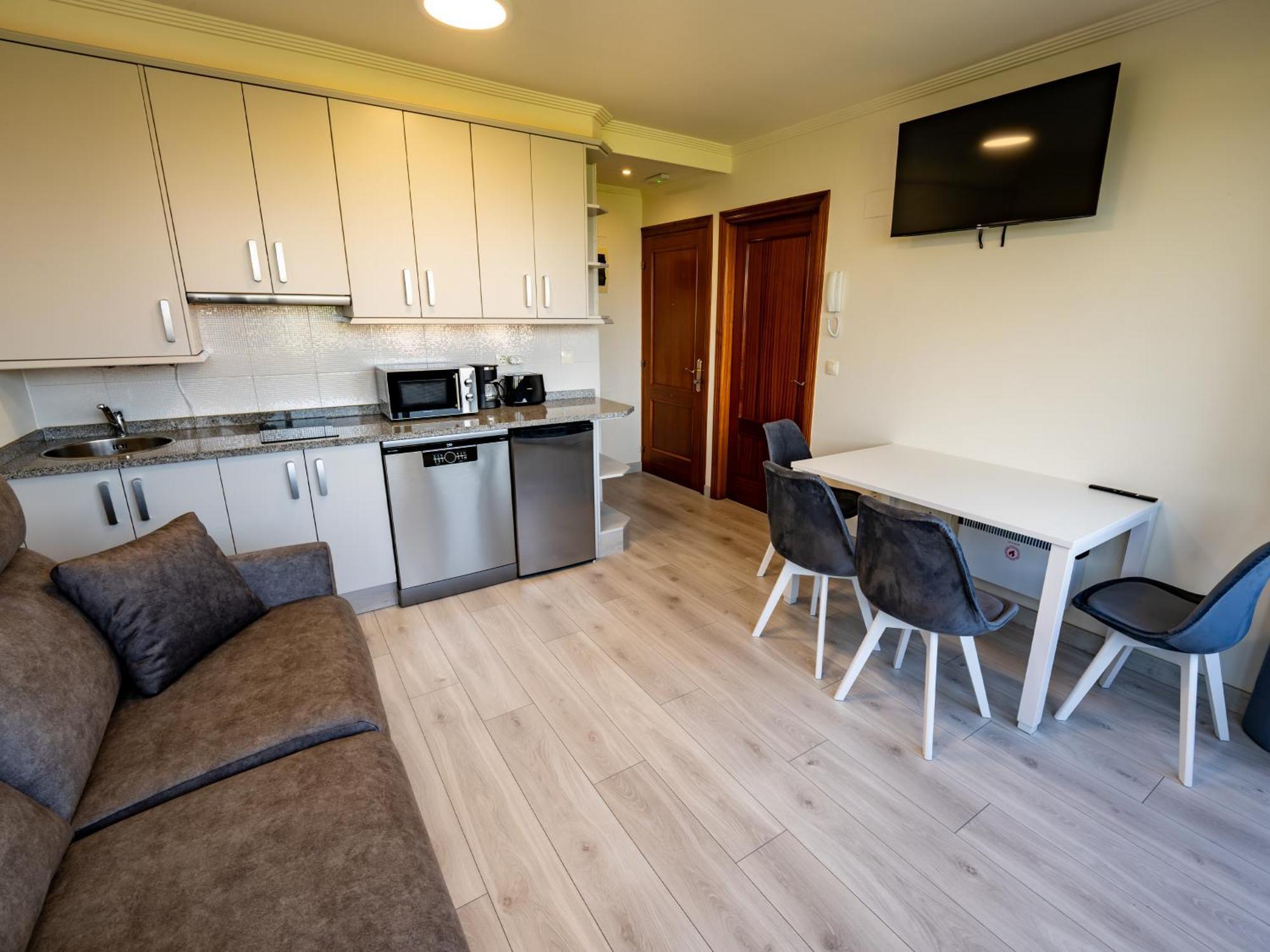 Apartamentos Turisticos Palacio De Meras ティネオ エクステリア 写真